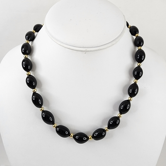 Vintage black glass bead necklace filigree clasp in gold tone - Picture 5 of 7